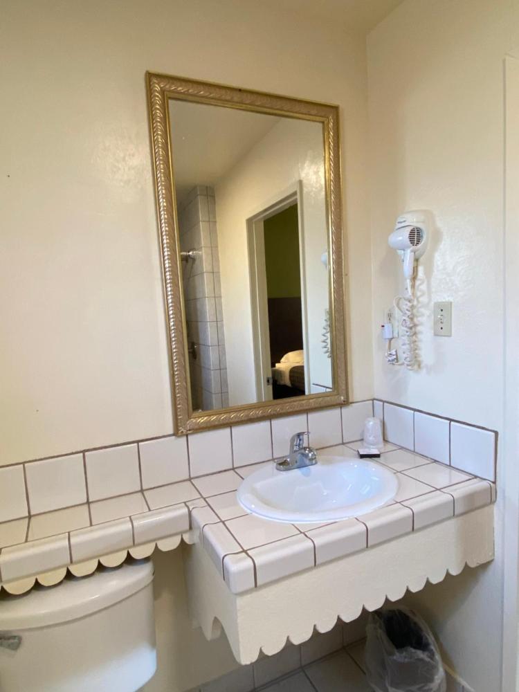Queen Room interior